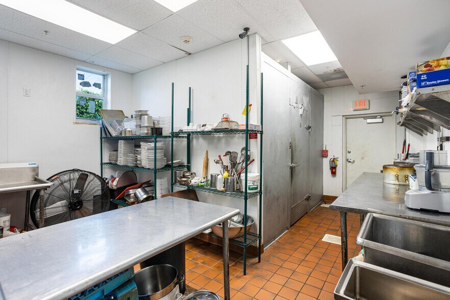 More Photos Of 5840 SW 71st St, South Miami Restaurant For Sale