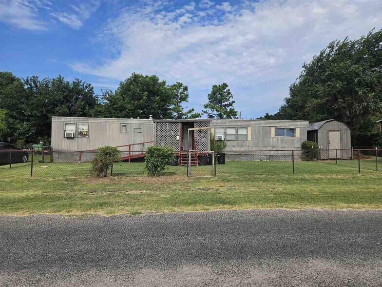 More Photos Of 67 Ash Ave, Elgin Trailer Camper Park For Sale