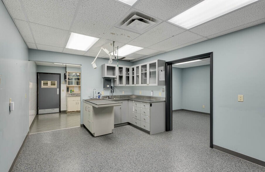 More Photos Of 32 E Mendota Rd, Inver Grove Heights Auto Dealership For Sale