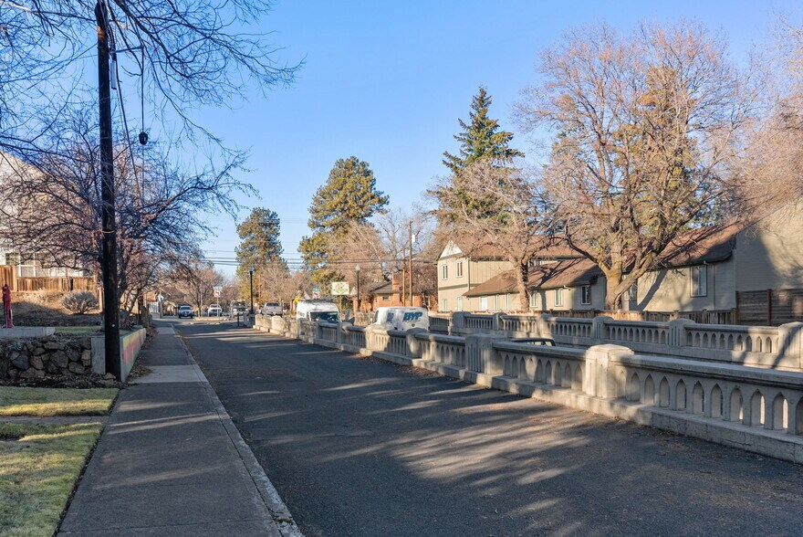 More Photos Of 15 NW Franklin Ave, Bend Office For Sale
