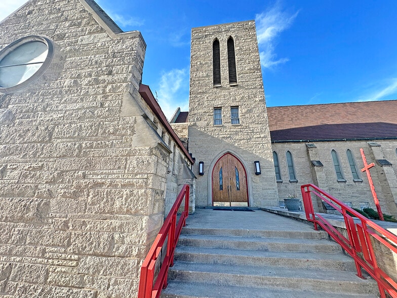 More Photos Of 11000 S Ewing Ave, Chicago Religious Facility For Sale