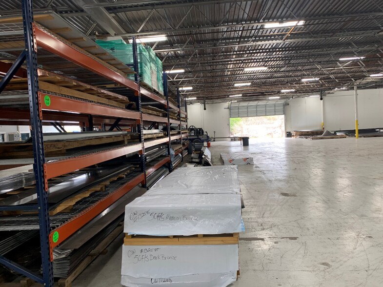 More Photos Of 13840 Denton Dr, Farmers Branch Warehouse For Lease