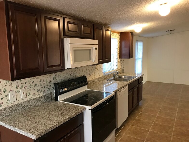 More Photos Of 14945-15047 N Highway 79, Florence Manufactured Housing Mobile Home Park For Sale