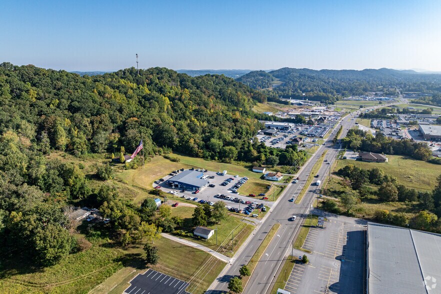 More Photos Of 905 Callahan Dr, Knoxville Auto Repair For Sale