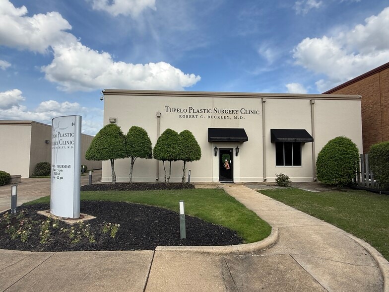 More Photos Of 499 Gloster Creek Village, Tupelo Unknown For Lease