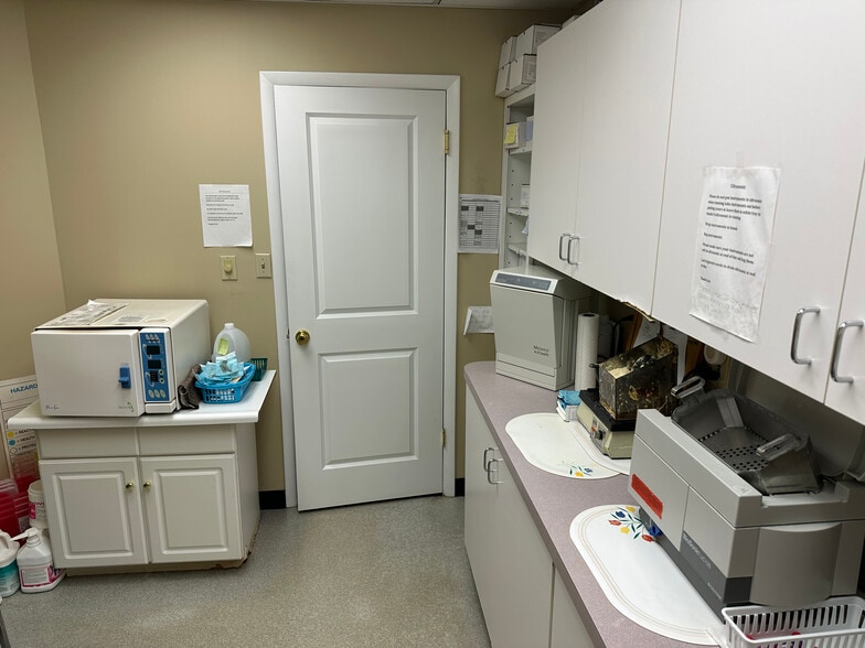 More Photos Of 1004 Princetown Rd, Schenectady Office For Lease