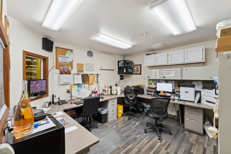 More Photos Of 1385 Newmark Ave, Coos Bay Supermarket For Sale