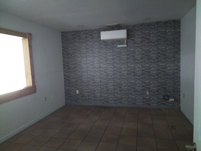 More Photos Of 29A Midland Ave, Hicksville Industrial For Lease
