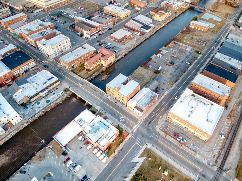 More Photos Of 110 N Washington Ave, Pulaski Flex For Sale