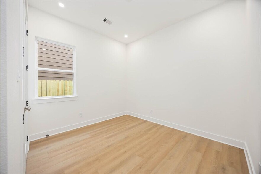 More Photos Of 422 E 41st St, Houston Multifamily For Sale