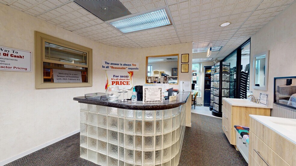 More Photos Of 39 S Milwaukee Ave, Wheeling Medical For Sale