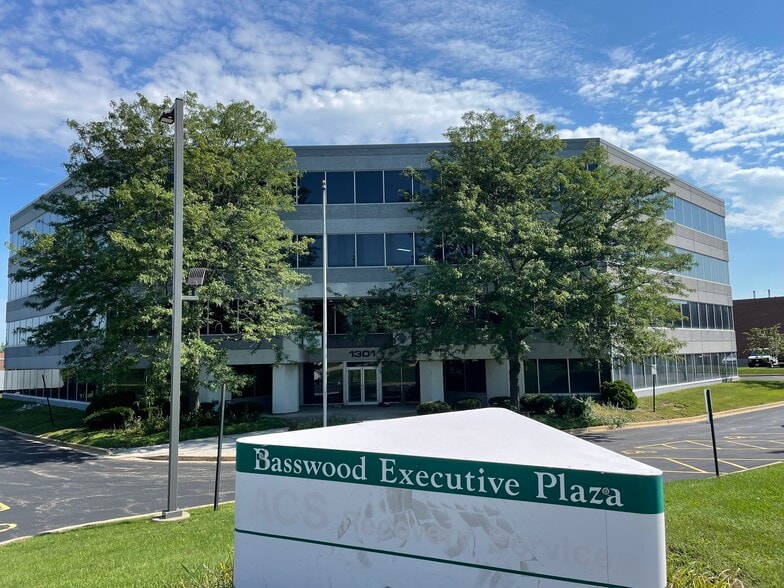 More Photos Of 1301 Basswood Rd, Schaumburg Office For Sale