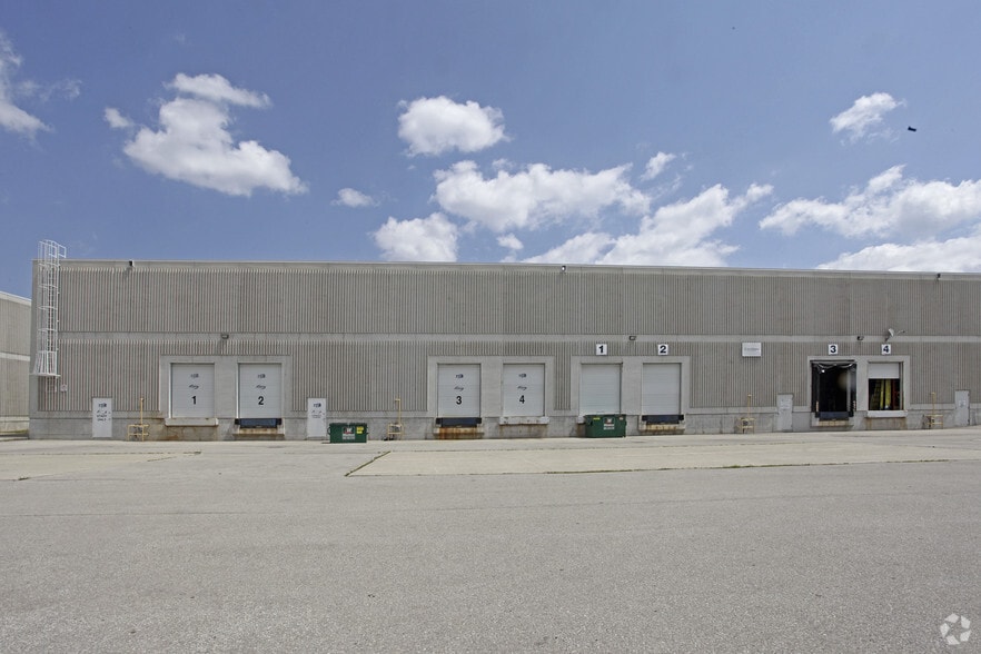 More Photos Of 4100 Sladeview Cres, Mississauga Warehouse For Lease