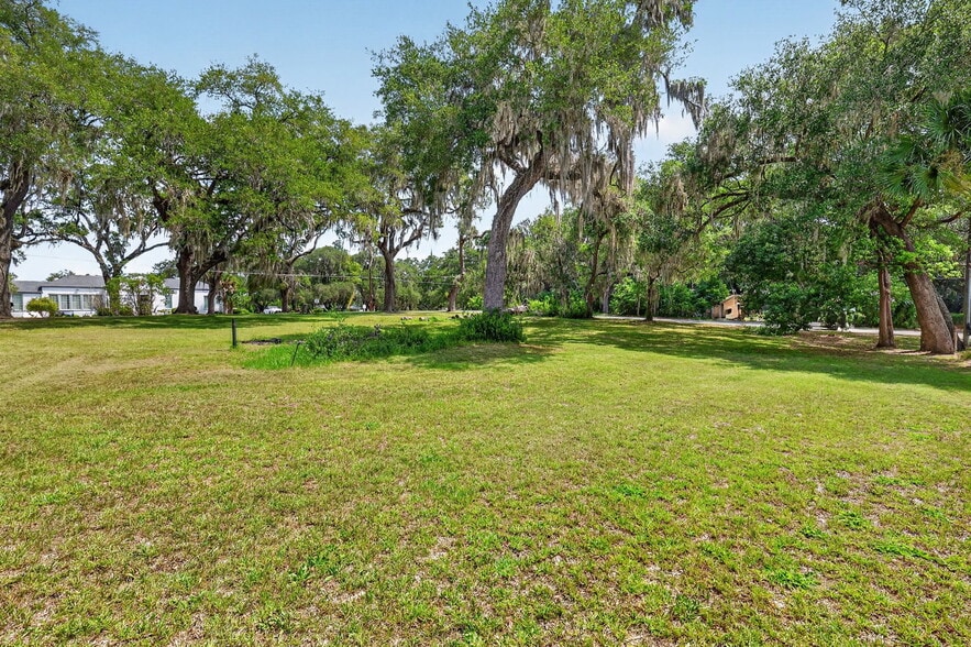 More Photos Of 112 W McClendon St, Lady Lake Office For Sale