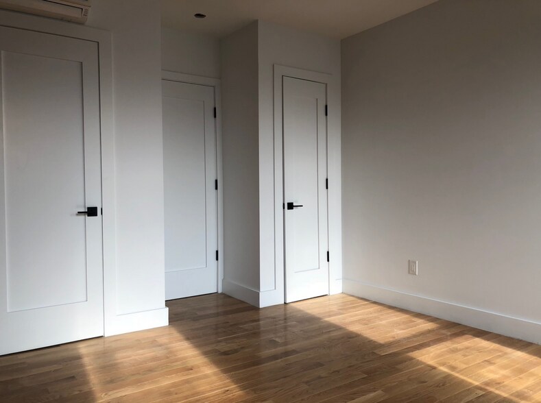 More Photos Of 98 Greenpoint Ave, Brooklyn Apartments For Sale