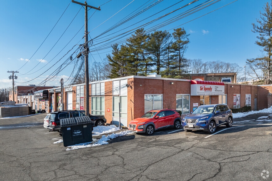 More Photos Of 101 DuPont St, Plainview Warehouse For Lease