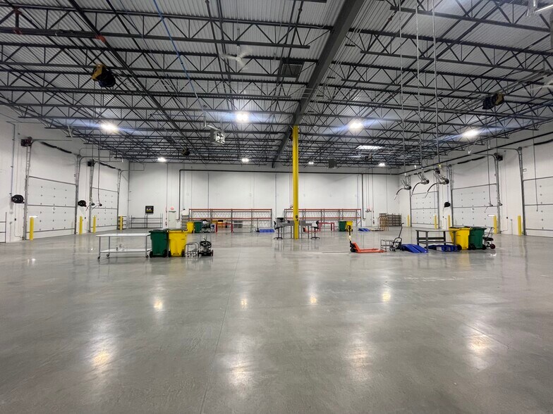 More Photos Of 13400 FYH Dr, Huntley Truck Terminal For Lease