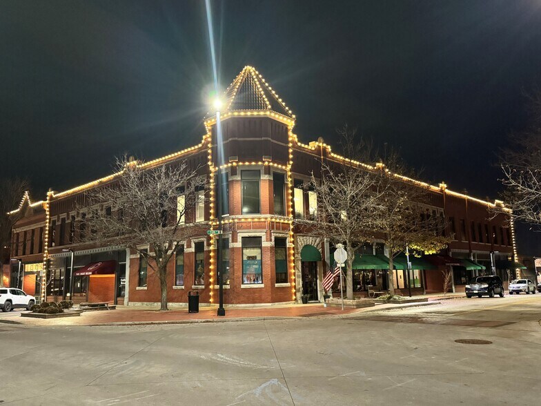 More Photos Of 100 E Park St, Olathe Office For Lease