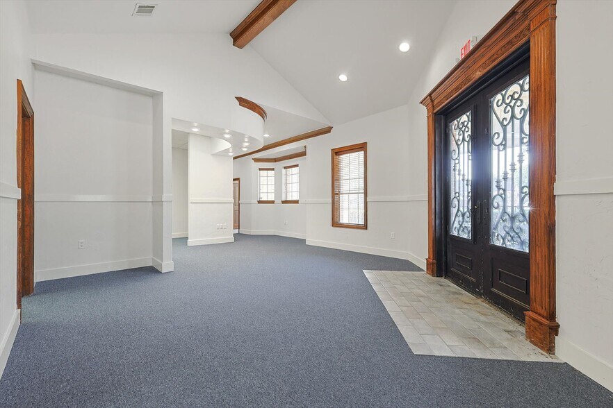 More Photos Of 5601-5605 Virginia Pky, McKinney Medical For Sale