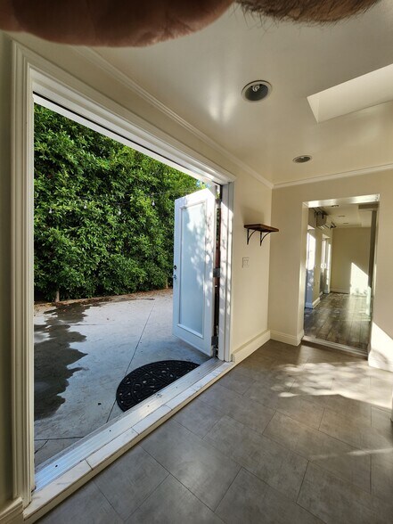 More Photos Of 2127 Vine St, Los Angeles Apartments For Sale