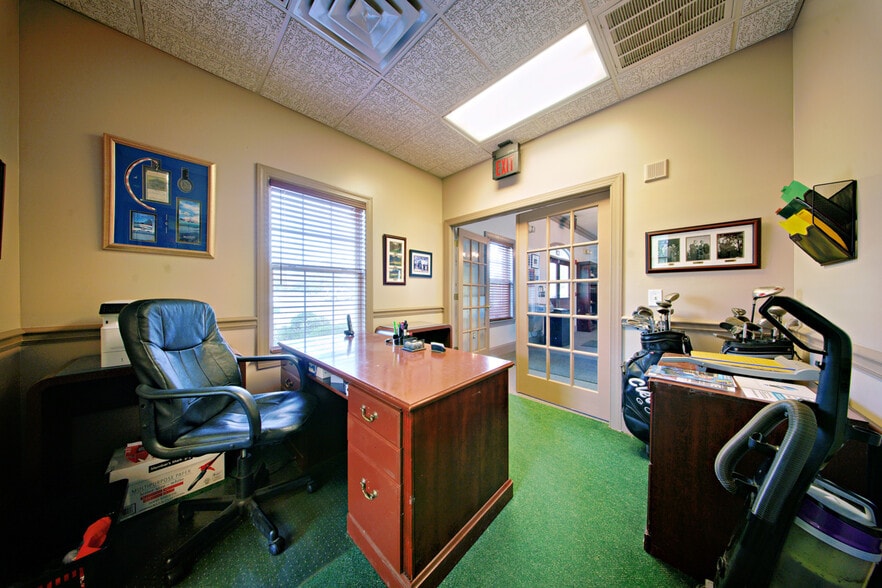 More Photos Of 128 Oakview Club Dr, Macon-Bibb Golf Course Driving Range For Sale