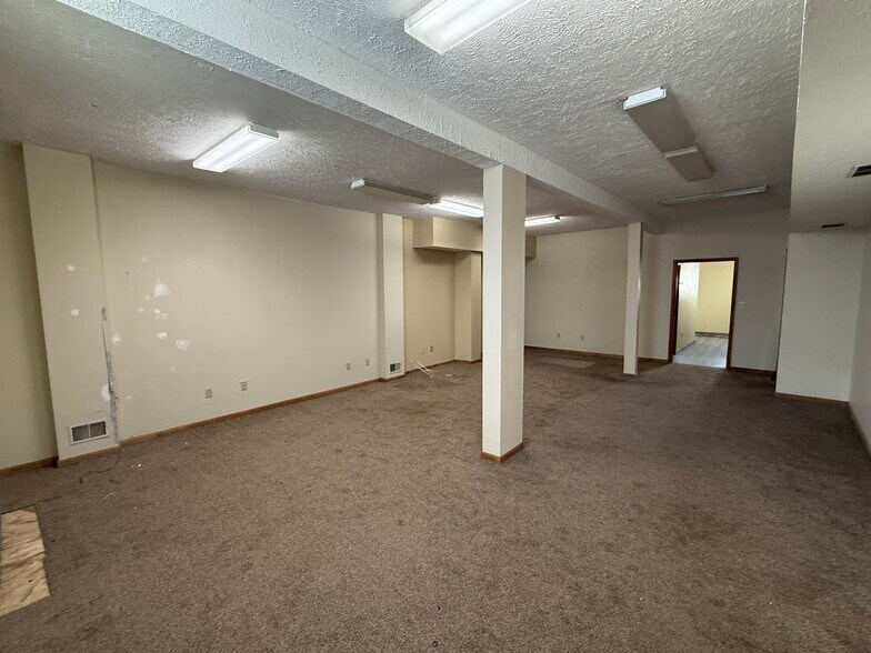 More Photos Of 108 Ball St, East Syracuse Flex For Lease