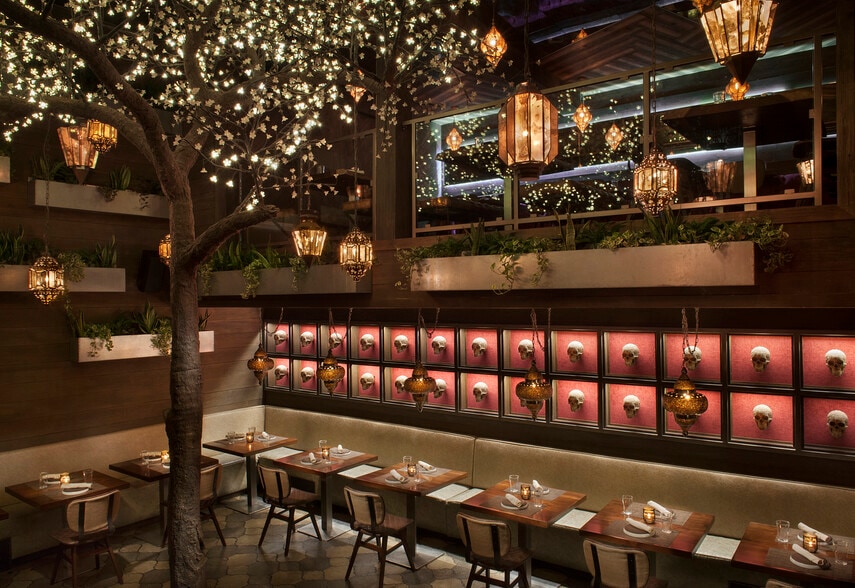 More Photos Of 8450 W 3rd St, Los Angeles Bar For Lease