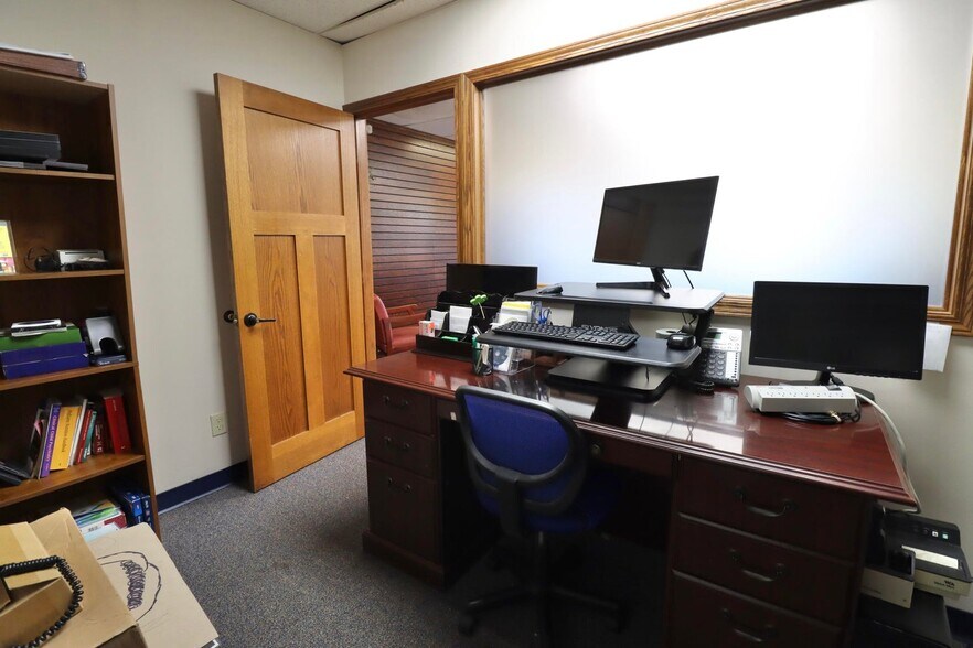 More Photos Of 414 Lincolnway, La Porte Office For Sale