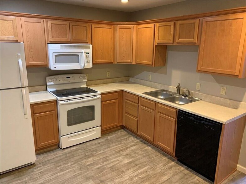 More Photos Of 108-118 E Blake St, Hinton Apartments For Sale