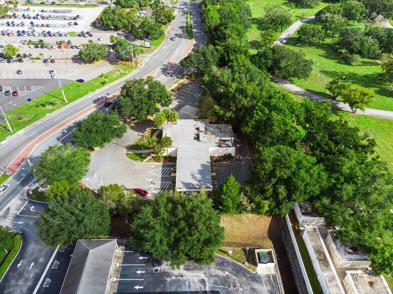 More Photos Of 555 S Hunt Club Blvd, Apopka Bank For Lease