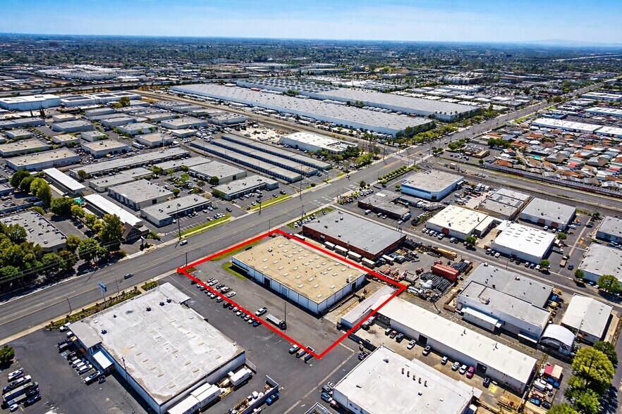 More Photos Of 1005 E Orangethorpe Ave, Anaheim Warehouse For Sale