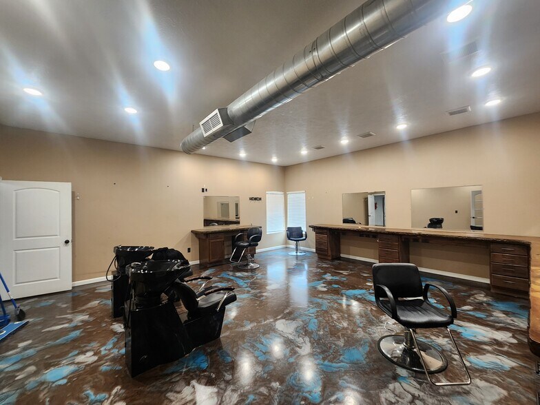 More Photos Of 109 W Poplar St, Harrisburg Specialty For Sale