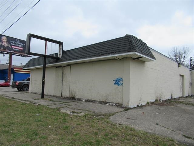 Primary Photo Of 3026 Flushing Rd, Flint Freestanding For Sale