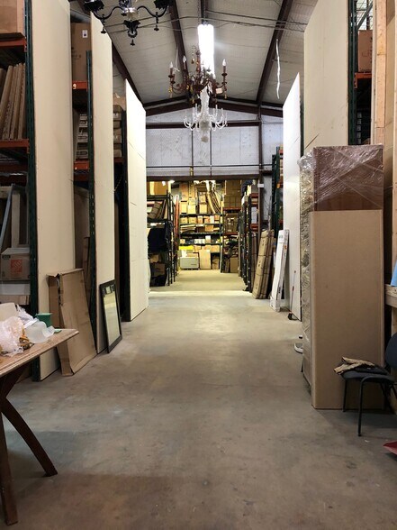 More Photos Of 3879 Fort Worth Hwy, Weatherford Showroom For Sale