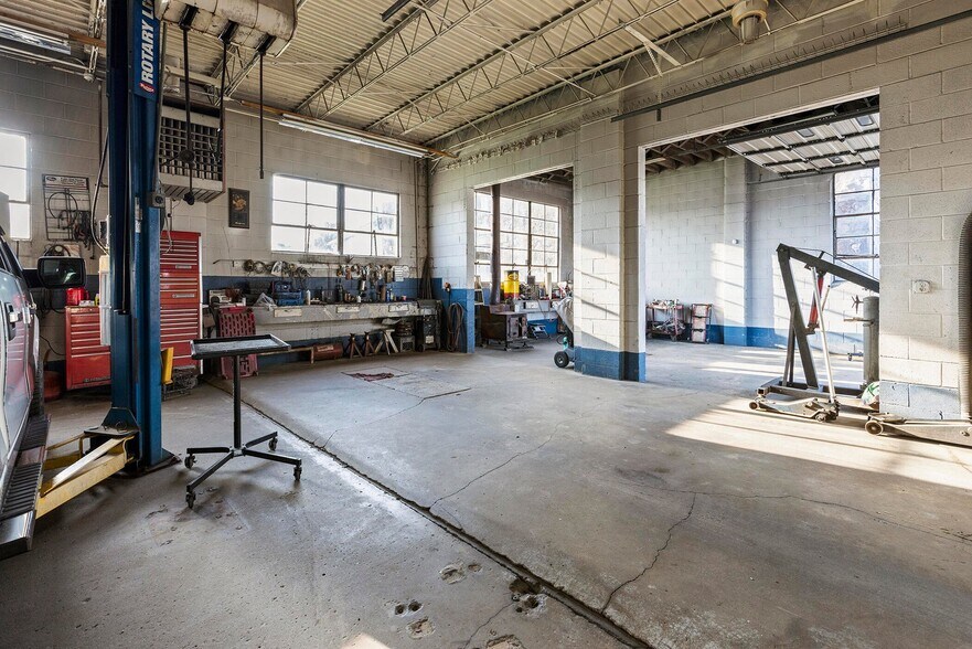 More Photos Of 249 S Wilson St, Vinita Auto Repair For Sale