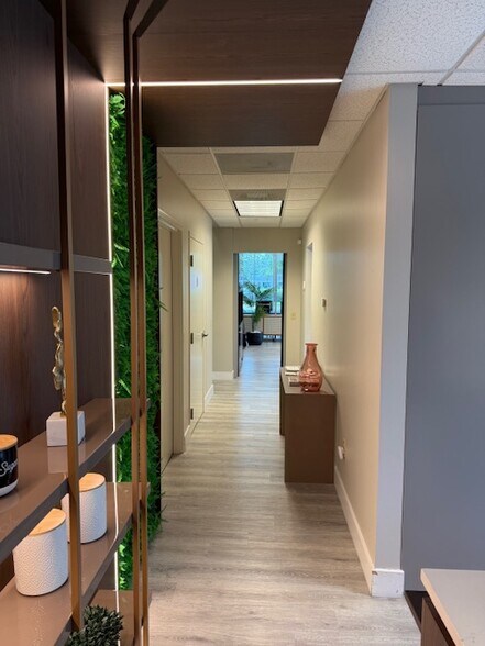 More Photos Of 6557 Hazeltine National Dr, Orlando Distribution For Lease