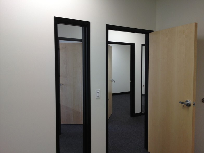 More Photos Of 160-162 E Freedom Ave, Anaheim Warehouse For Lease