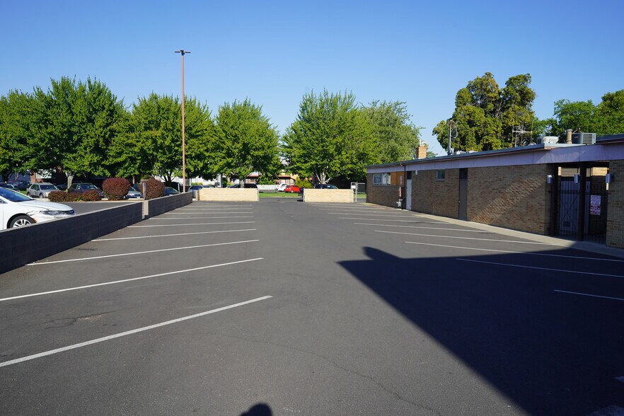 More Photos Of 421 E Chestnut Ave, Yakima Office For Lease