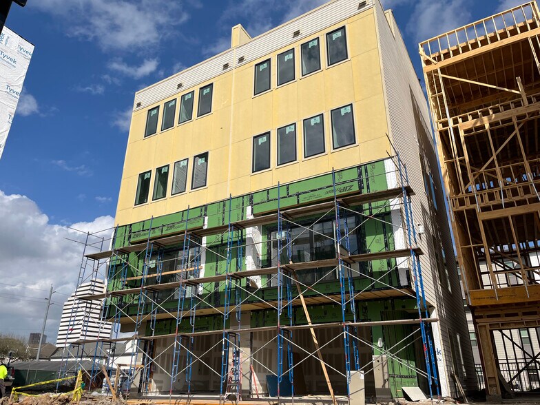 More Photos Of 5821 Winsome Ln, Houston Apartments For Sale