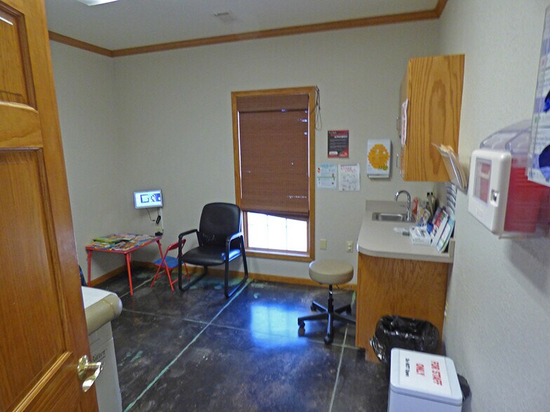 More Photos Of 308 US-62 Hwy, Ash Flat Medical For Sale
