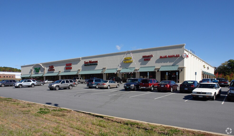 More Photos Of 131 Commerce Ln, Mayodan Storefront For Lease