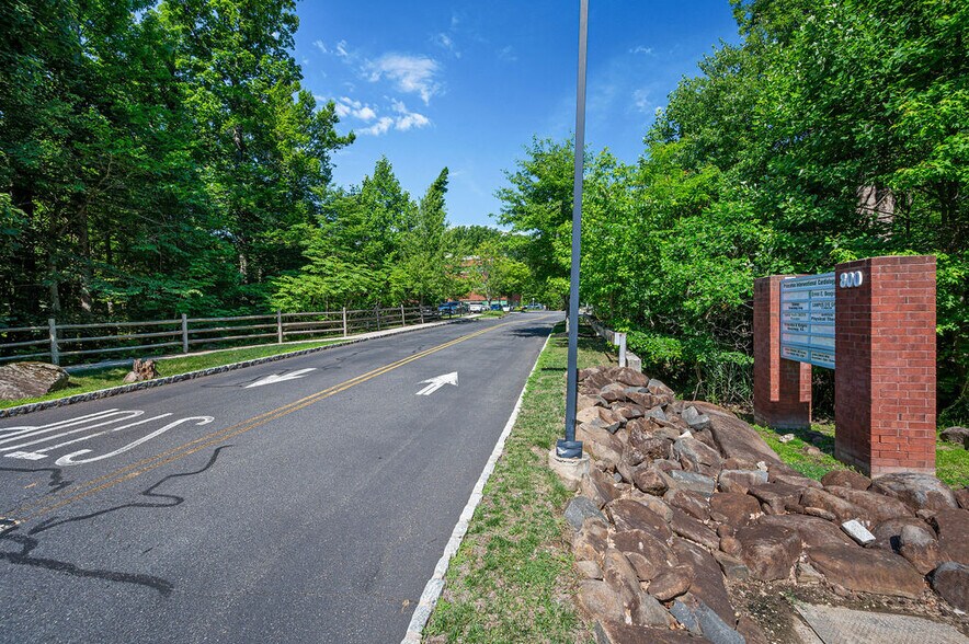 More Photos Of 800 Bunn Dr, Princeton Medical For Lease