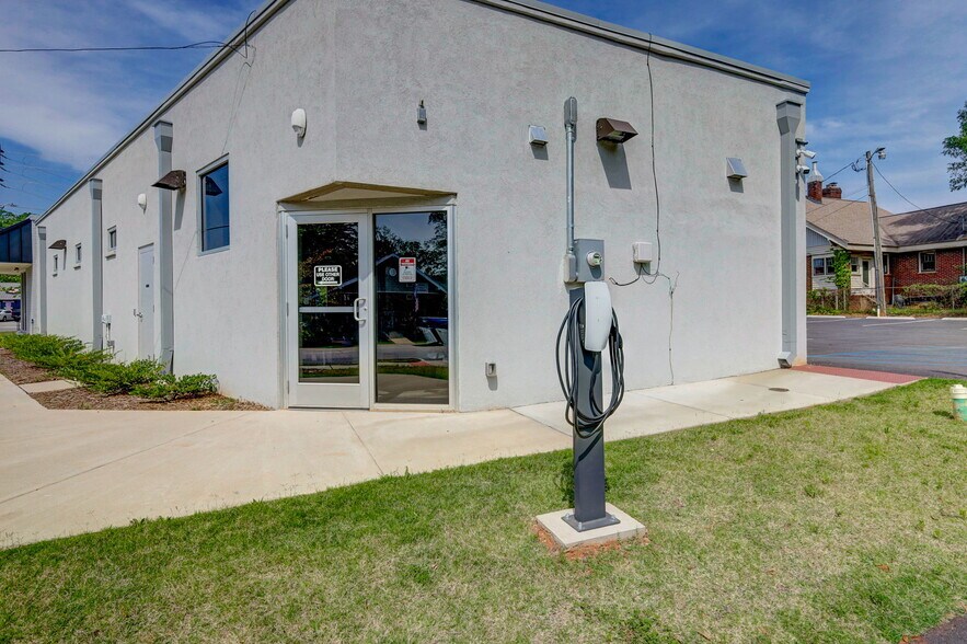 More Photos Of 1800 Laurens Rd, Greenville Freestanding For Lease