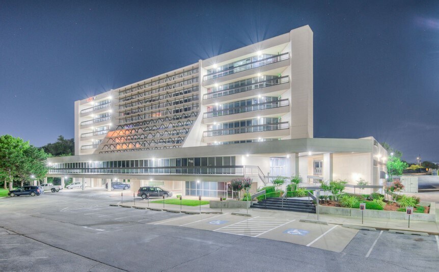 Primary Photo Of 5909 NW Expressway St, Oklahoma City Office For Lease