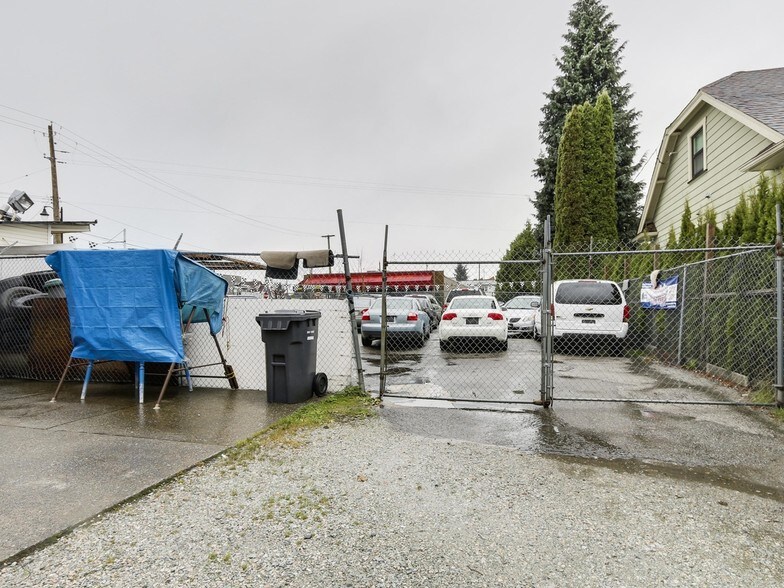 More Photos Of 909-915 Twelfth St, New Westminster Land For Sale