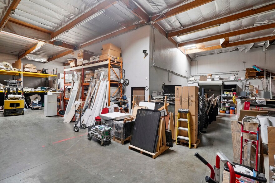More Photos Of 1301 Foothill Blvd, Azusa Warehouse For Lease