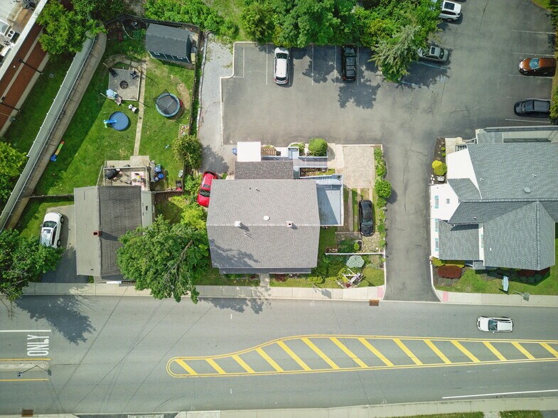 More Photos Of 11 Vernon Ave, Hamburg Medical For Lease