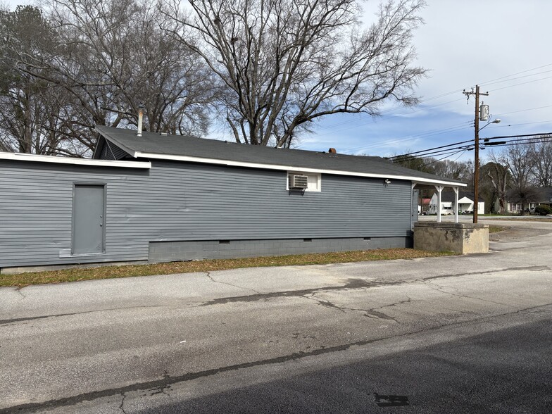 More Photos Of 1304 S Broad St, Monroe Flex For Lease