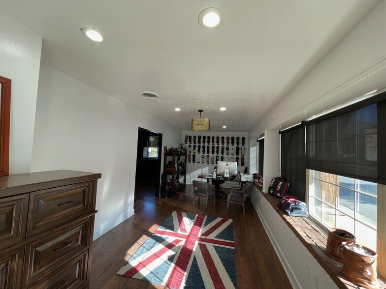 More Photos Of 62 S Main St, Alpine Freestanding For Lease