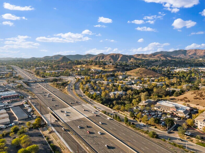 More Photos Of 29105-29125 Canwood St, Agoura Hills Restaurant For Lease
